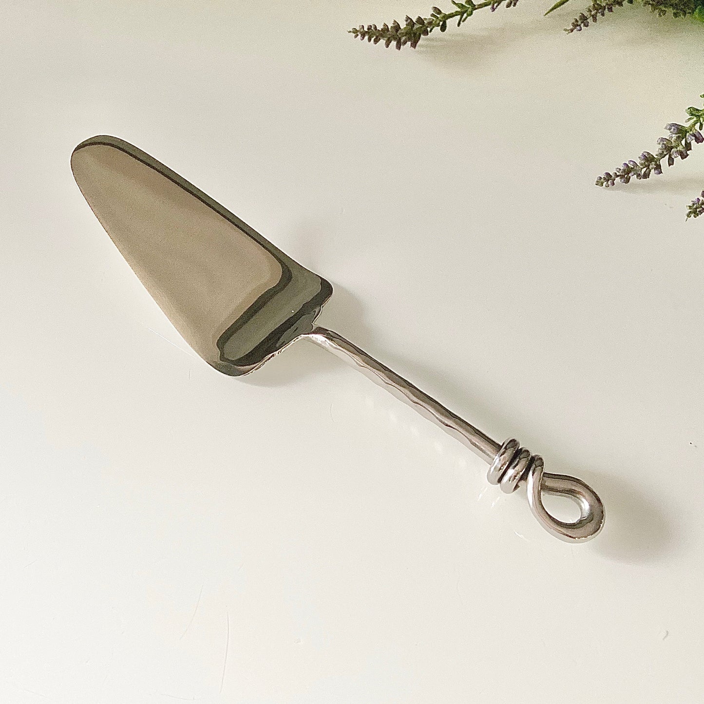 Royal Hammered Cake Server, 24cm