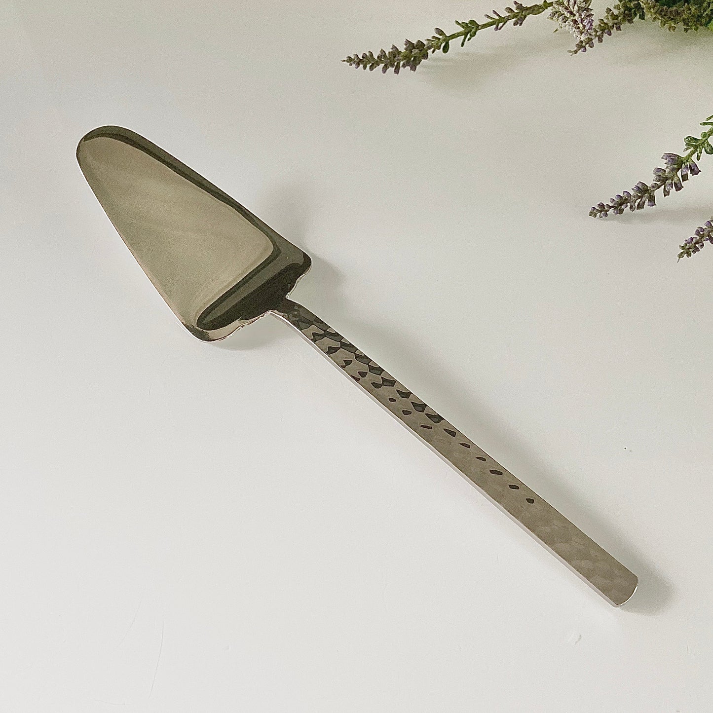 Slone Hammered Cake Server, 23cm